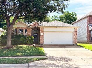 1029 Fairweather Dr, Fort Worth, TX 76120
