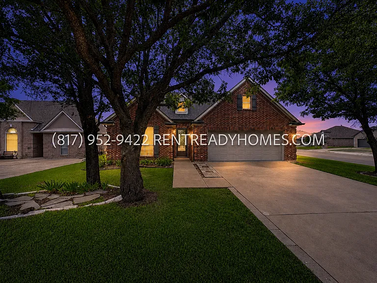 4901 Lakeside Dr — Photo 1