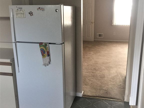 4th image of 3 Columbia Dr APT 4B