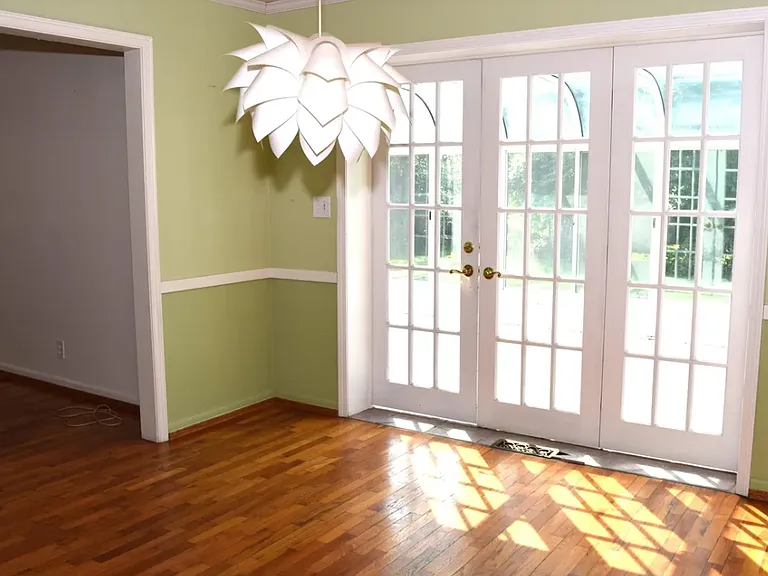 2387 Huron Hill Dr — Photo 2