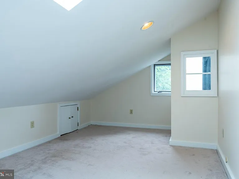2031 Hillside Dr — Photo 26