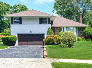192 Rhododendron Dr, Westbury, NY 11590