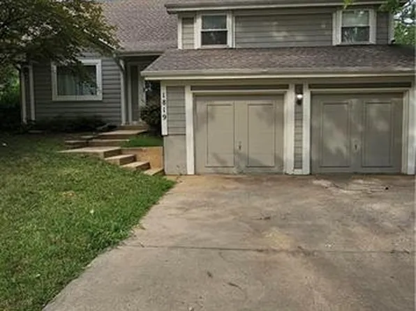 1819 S Stagecoach Dr, Olathe, KS 66062