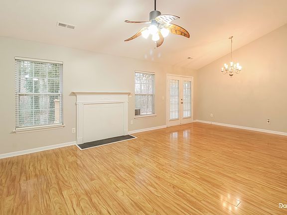 5th image of 701 Walnut Crossing Dr