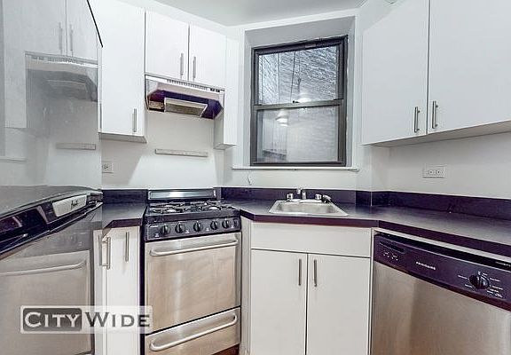 2nd image of 230 E 89th St #2A