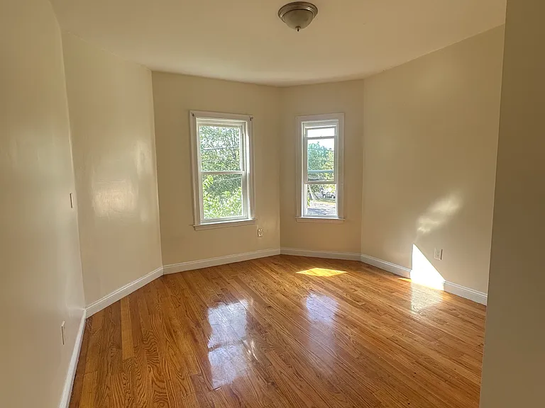 92 Lucerne St #2 — Photo 6