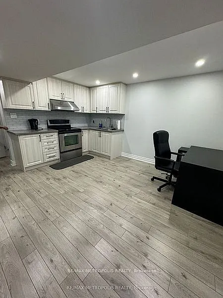 Building Photo - 14 Lampman Dr #BASEMENT