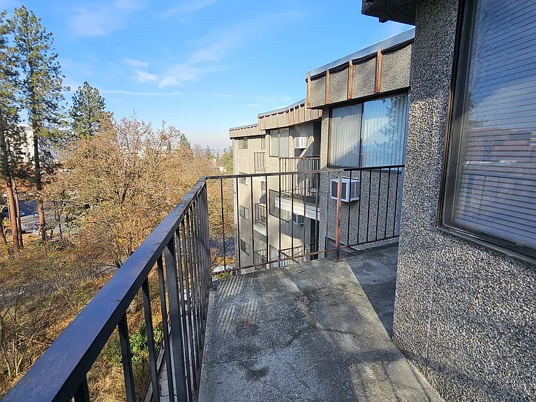 5th floor unit oversized balcony