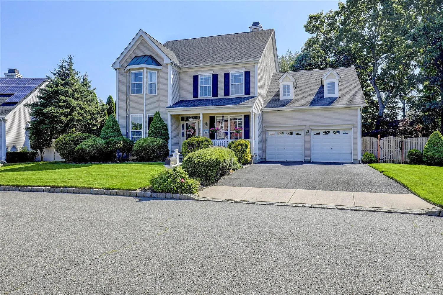 408 Perry St photo 1