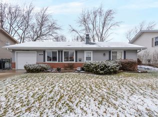 1530 Newcastle Ln, Hoffman Estates, IL 60169