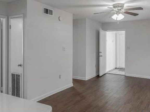 5th image of 3318 W 4th St #115