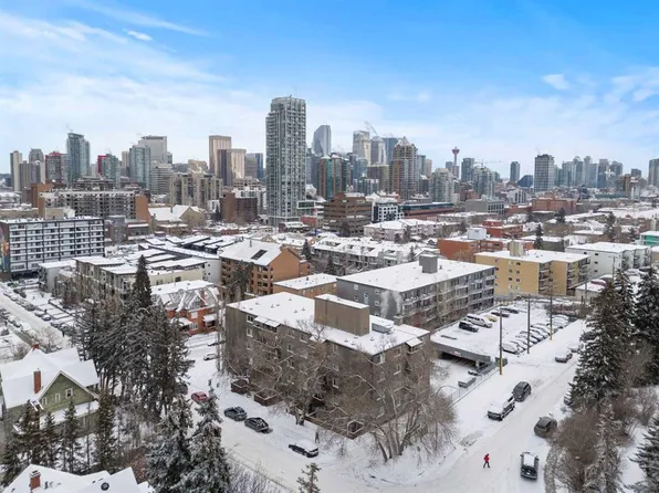 1904 W 10th St SW #106, Calgary, AB T2T 3G1