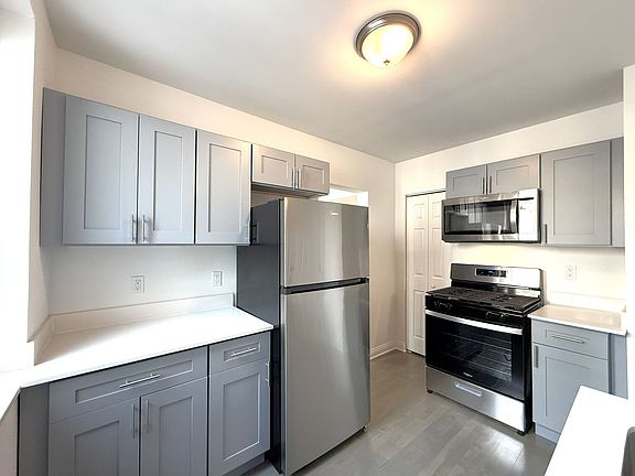 3rd image of 1800 N Farwell Ave #1606-04