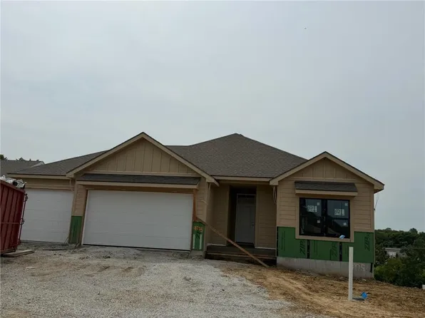 13775 NW 70th St, Parkville, MO 64152