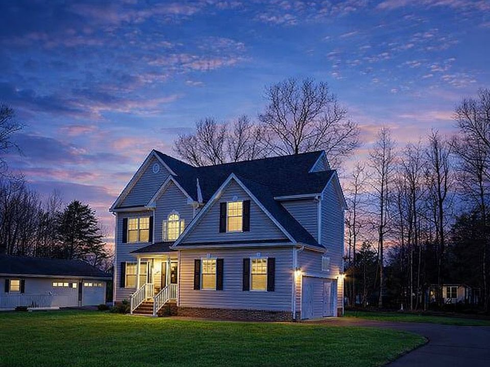 Your escape awaits... Lovely 3 Bd 2.5 BA with bonus room