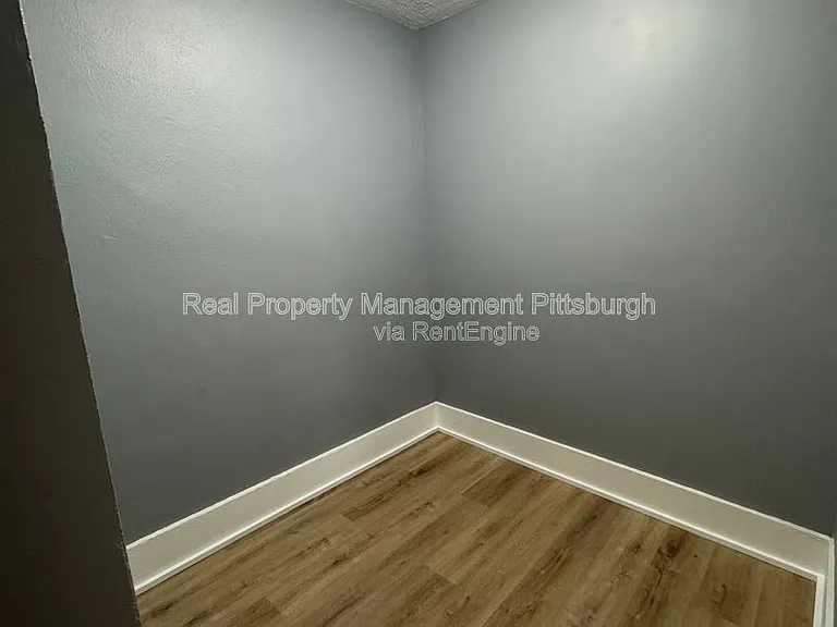 311 W Burgess St #1 — Photo 12
