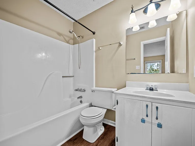 1003 Springdale Dr — Photo 11