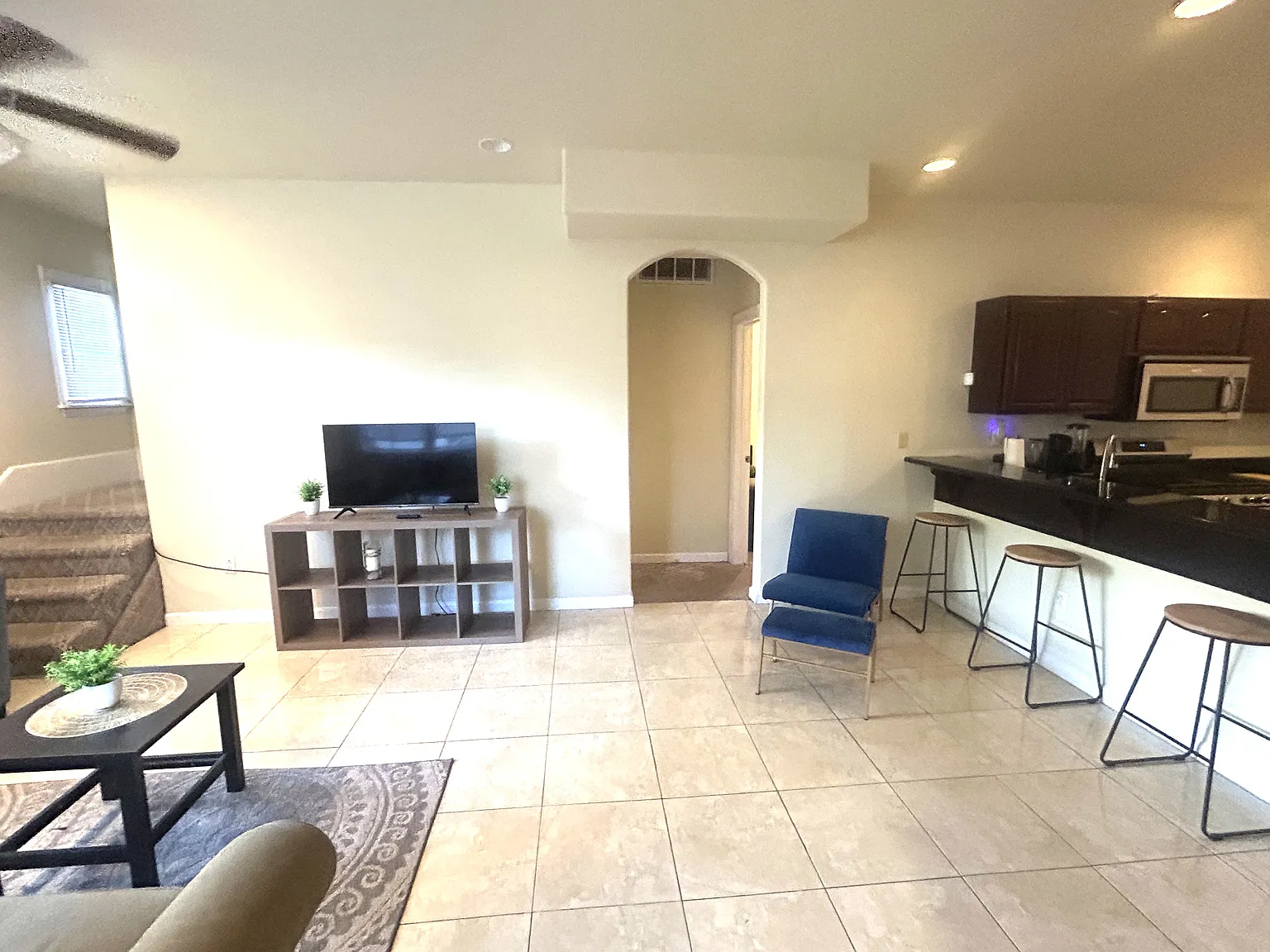 3 bed, 3.5 bath, 1400 sqft, $2,500 — Photo 4