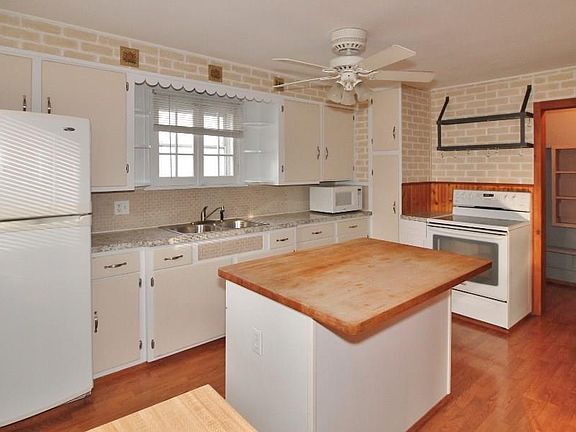 3rd image of 433 Robinson St