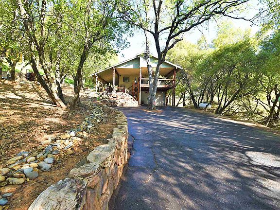 2nd image of 17340 Valley Oak Dr