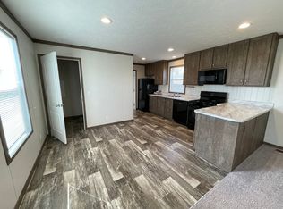 40670 Drury Rd #743, Sterling Heights, MI 48310