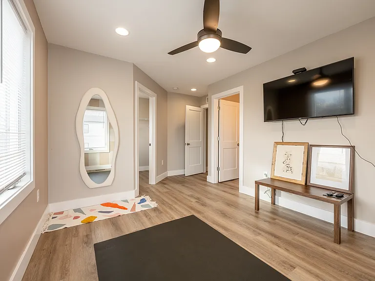 601 E Miller Dr — Photo 26