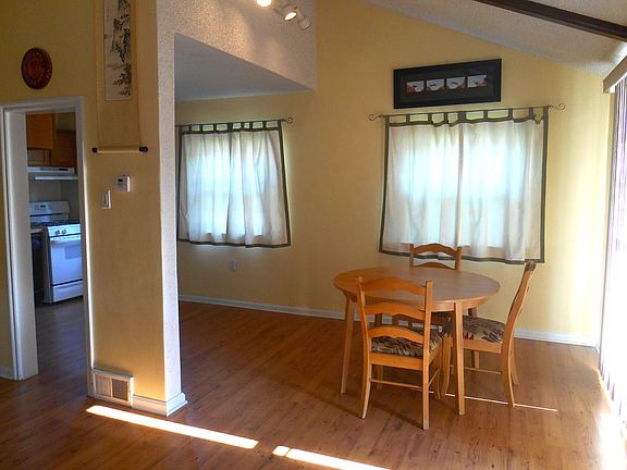 Eat-in Kitchen Dining