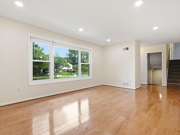 3rd image of 2521 Shanandale Dr