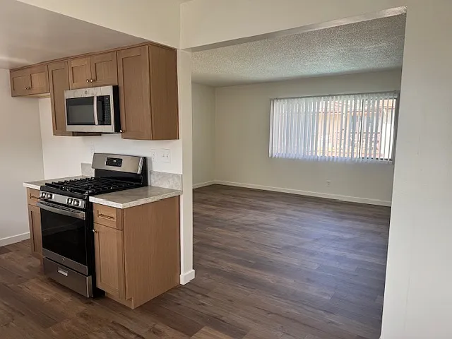 1631 N Allen Ave — Photo 11