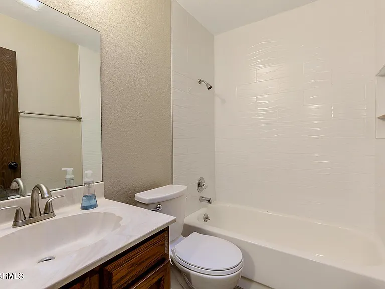 3468 E Hearn Rd — Photo 15