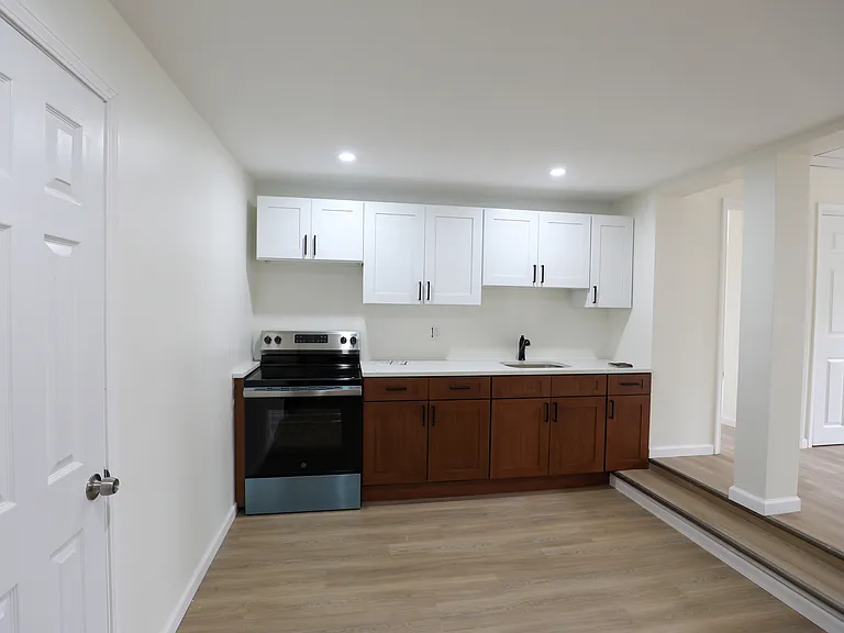 184-186 Broadway Rte #2C — Photo 7