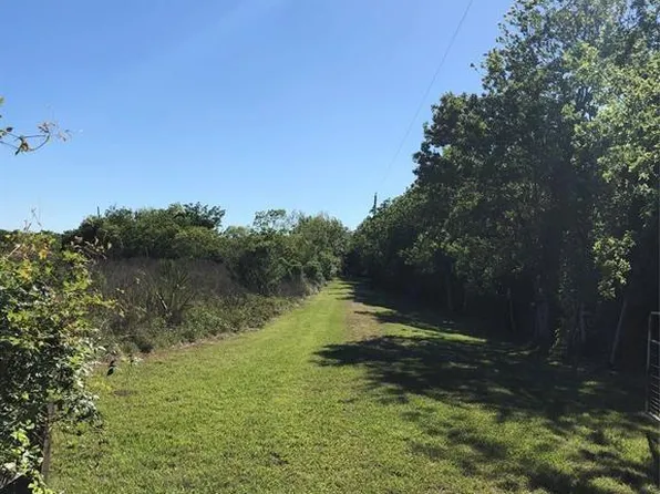 2915 Broadway St, San Leon, TX 77539