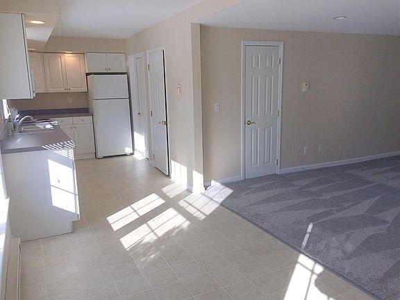 3rd image of 40 Monty St APT 3