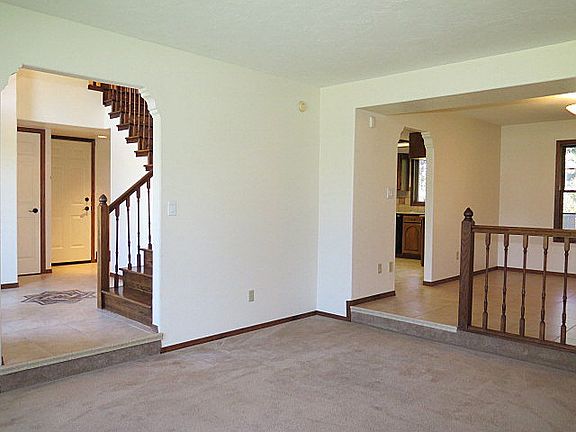 5th image of 190 Stone Run Ln