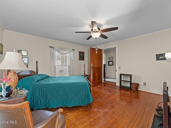 30th image of 609 E Main Street