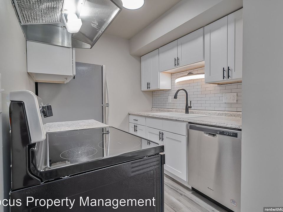 1st image of 1025 Lucerne Dr #1C