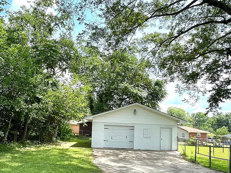 205 Rangeview Cir — Photo 8
