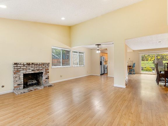 4th image of 2422 Shoreline Drive