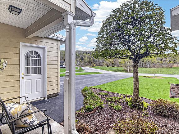 3rd image of 251 Wildwood Rdg