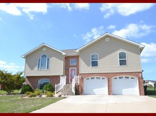 1307 Castle Dr, Kirksville, MO 63501