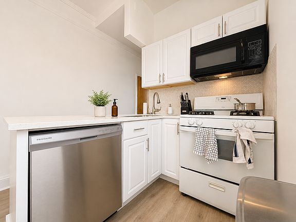 3rd image of 844 Park Ave #6