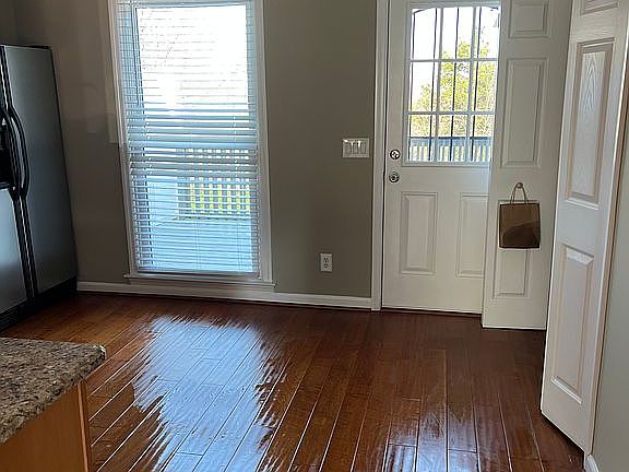 5th image of 724 Due West Ave N #8