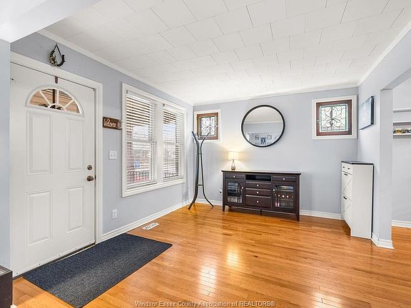 4th image of 1726 Pillette Rd