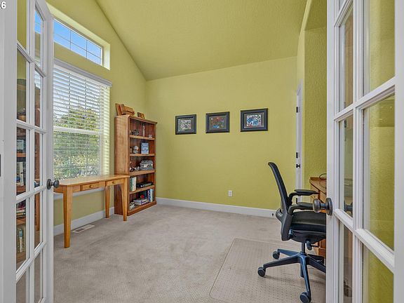 4th image of 769 NE 66th Ave