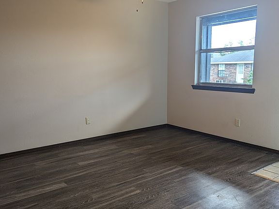 5th image of 427 SE A St