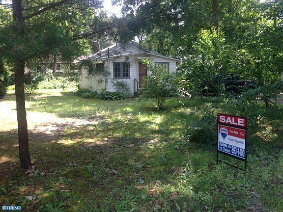 3rd image of 359 Dennis Ave