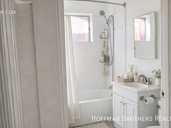 5th image of 2737 Francis Ave #105