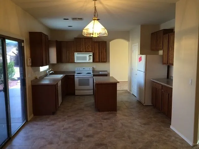 17554 W Agave Ct — Photo 4