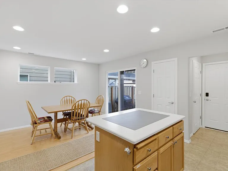 3519 SE Quayside St — Photo 29