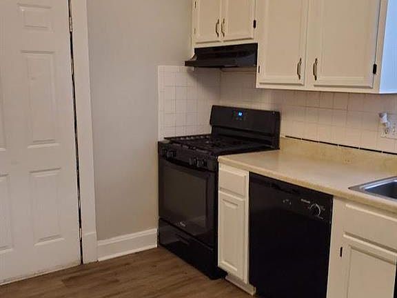 3rd image of 2411 Wallis Ave